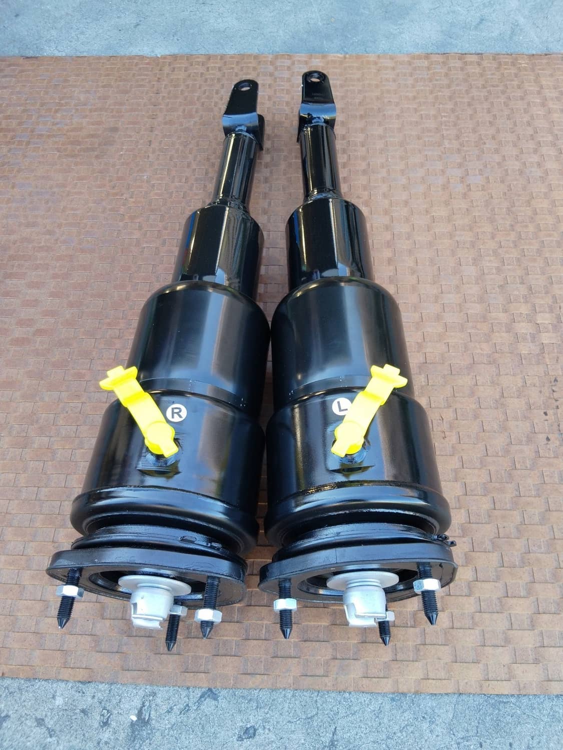 Bethesda Industrial 2Pcs Front Air Suspension Shock Struts For 2007-17 Lexus LS460 LS460L 4801050150
